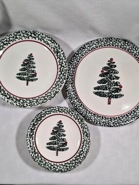 Furio Home Italy Christmas Tree SpongeWear Dish Set 4 Dinner 4 Salad, Platter